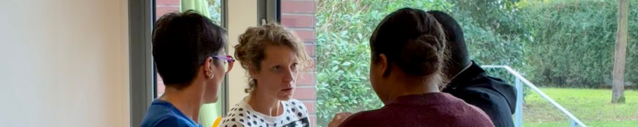 discussion entre personnes