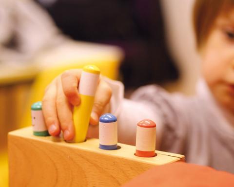 Enfant et jouet